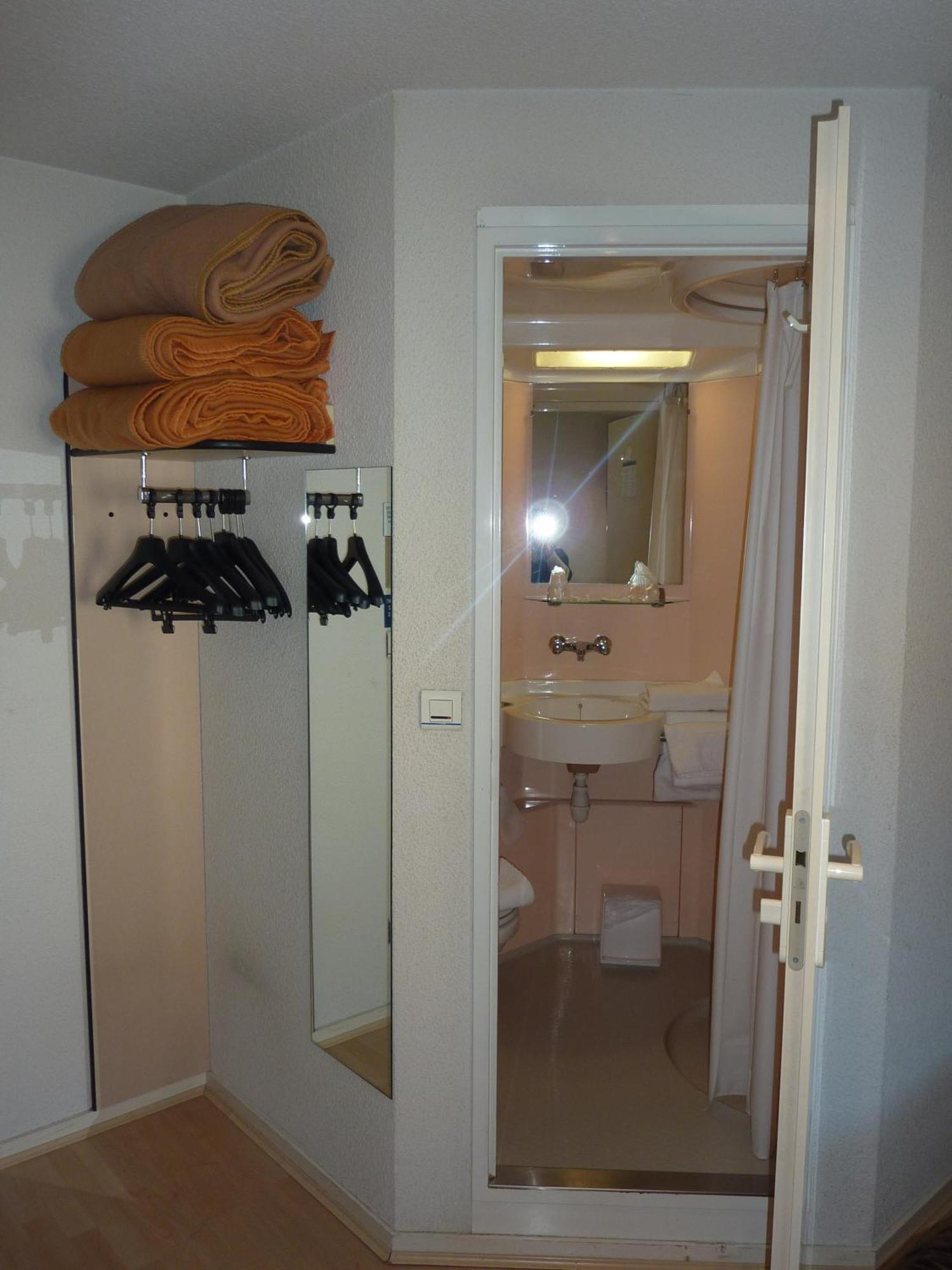 Lac'Hotel France Montreal La Cluse Номер фото
