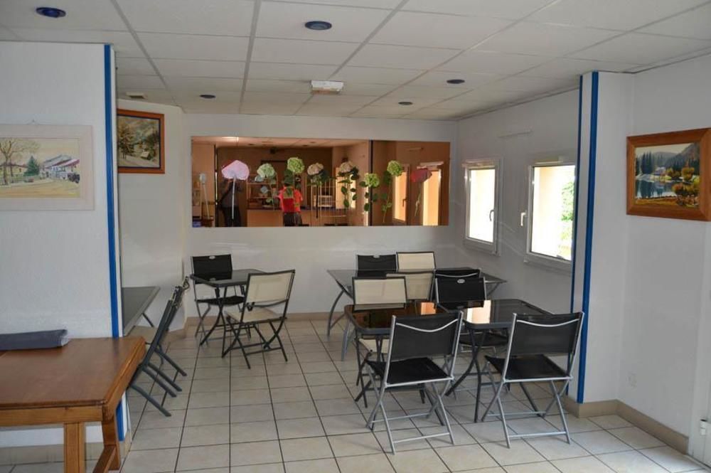 Lac'Hotel France Montreal La Cluse Экстерьер фото