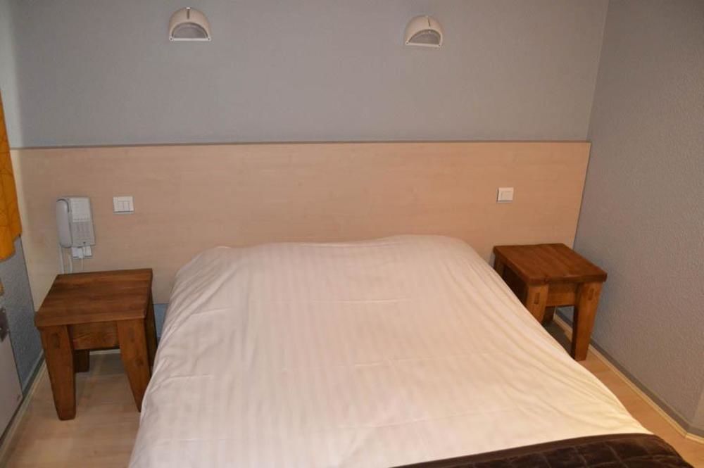 Lac'Hotel France Montreal La Cluse Экстерьер фото